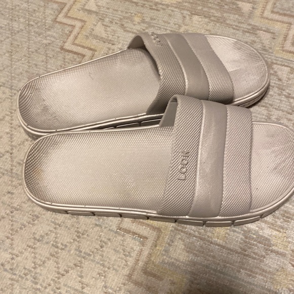 UNISEX GRAY COLOR SLIDES SHOES SIZE 44-45 280 is like US 10-10.5 - Picture 1 of 5